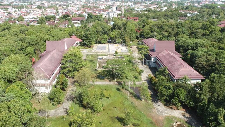 Fakultas Kehutanan Universitas Tanjungpura UNTAN Pontianak Pemandangan Udara Kampus Hijau.
