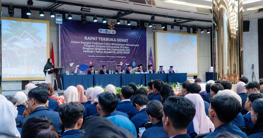 Rapat Senat Terbuka Yudisium Fahutan UNTAN dipimpin Dekan