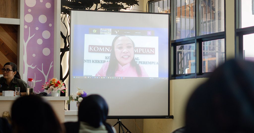 Komisioner Komnas Perempuan Chatarina Pancer Paparkan Safeguard Gender