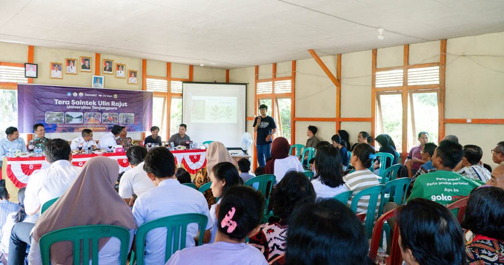 Mahasiswa Fahutan UNTAN Presentasi Hasil Temuan Ulin Rajut di Forum Desa