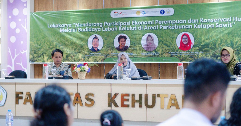 Ibu Mujiem Champion Farmer Lebah Kelulut Fahutan UNTAN Berikan Paparan