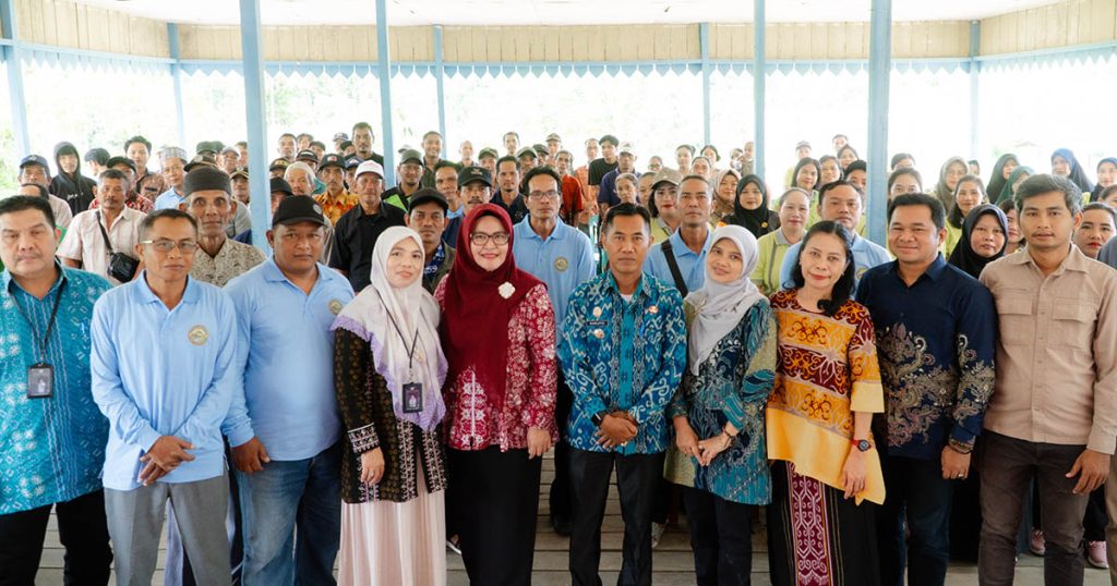 DMPG Fahutan UNTAN Sintang Foto Bersama Pimpinan