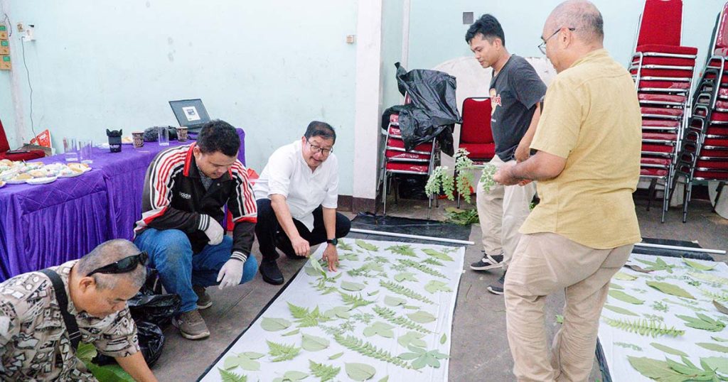 Praktek Ecoprint Workshop Fahutan UNTAN Metode Kukus