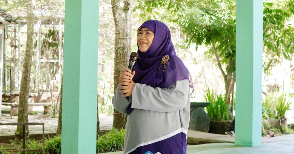 Sambutan Dekan Dr Farah Diba Team Building Fahutan UNTAN