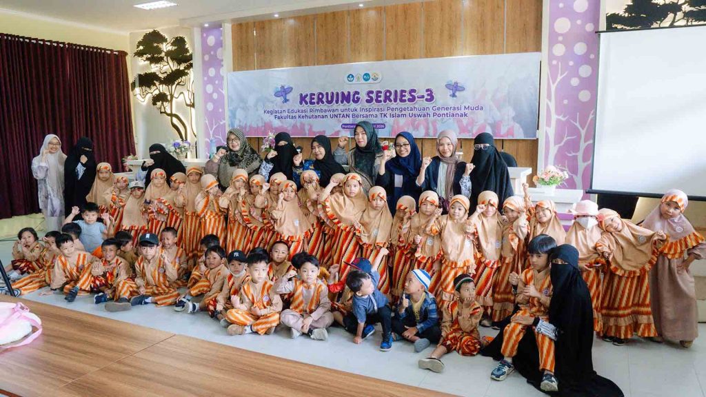 Foto Bersama KERUING Series Fahutan UNTAN dan TK Islam Uswah