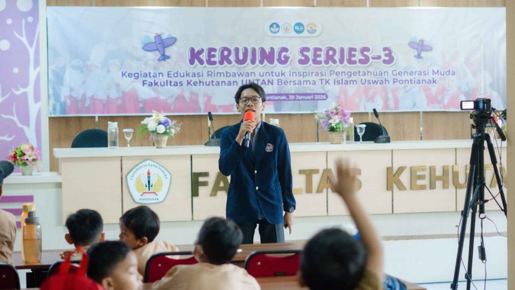 Edukasi lebah kelulut oleh BEM di KERUING Series Fahutan UNTAN