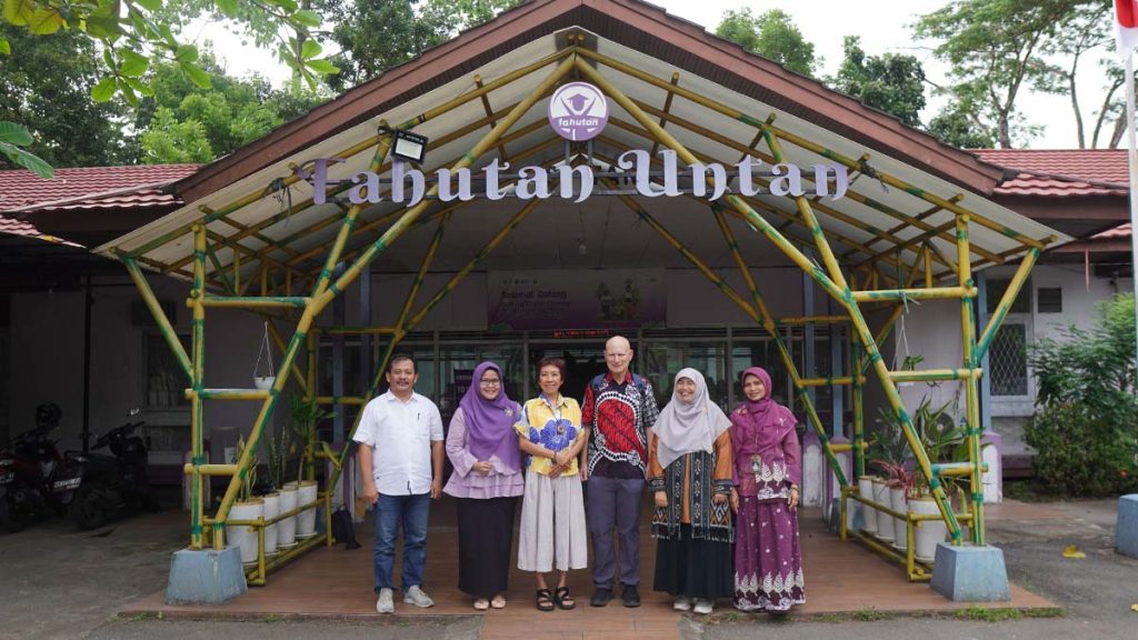 Kunjungan President Orang Utan Republik Foundation Dr Gary Shapiro di Fakultas Kehutanan Universitas Tanjungpura UNTAN.