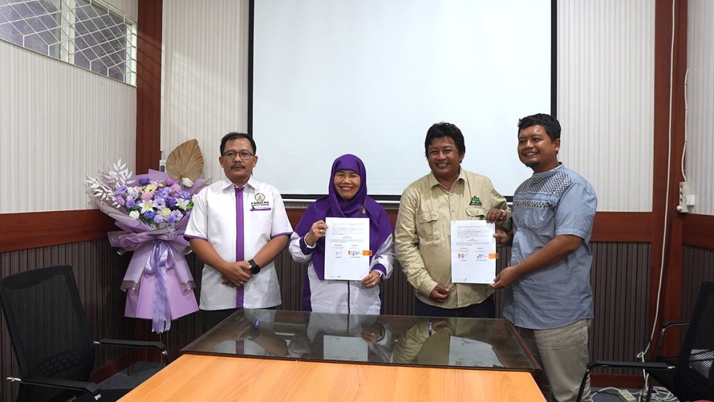 Penandatanganan PKS Fahutan UNTAN dan PT Hutan Kencana Damai rekrutmen alumni Jabon Series.