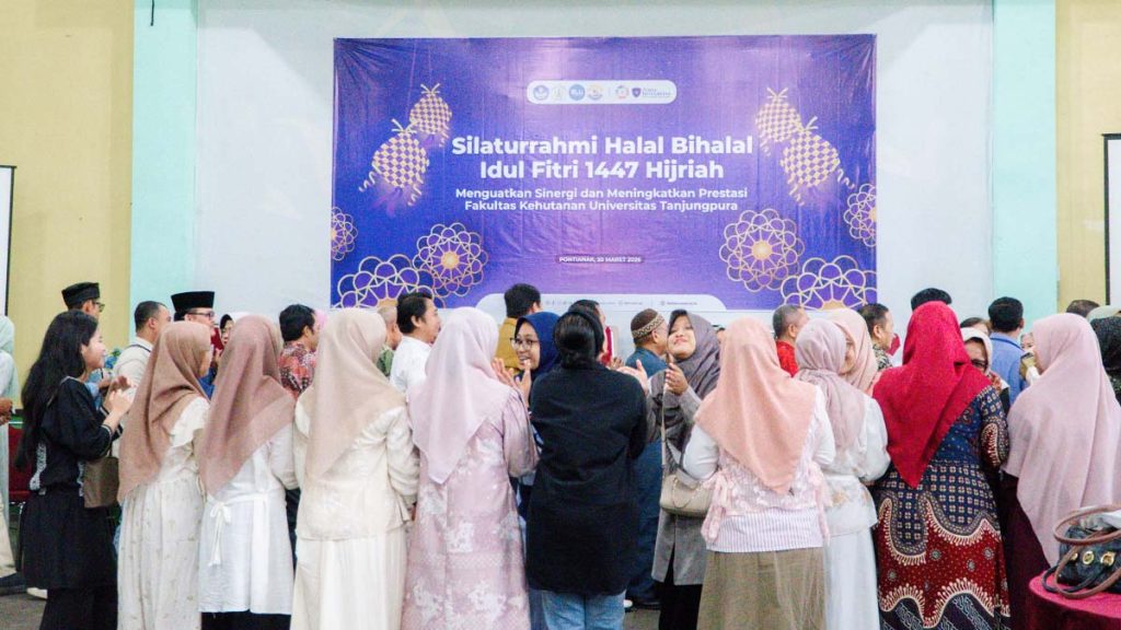 Suasana ramah tamah halal bihalal keluarga besar Fakultas Kehutanan UNTAN.