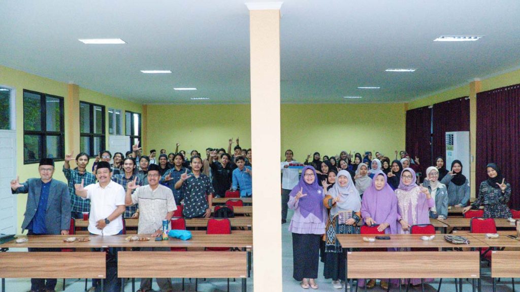 Suasana buka puasa bersama civitas akademika Fahutan UNTAN pada peringatan Nuzulul Quran.