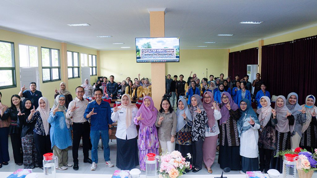 Peserta Seminar Nasional Aksi Iklim Hari Kartini di Fakultas Kehutanan UNTAN.