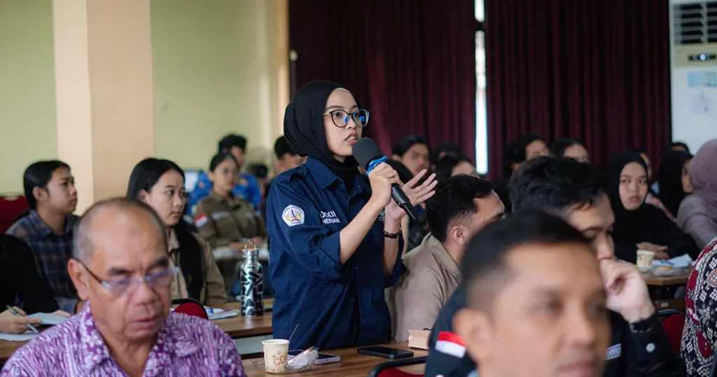 Sesi diskusi mahasiswa Fahutan UNTAN dengan narasumber NTFP-EP Indonesia.