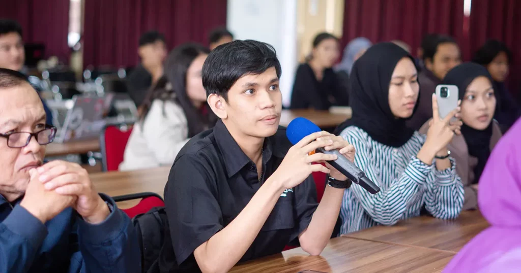 Mahasiswa Teknik dan Kehutanan UNTAN mendalami inovasi teknologi konektor bambu.