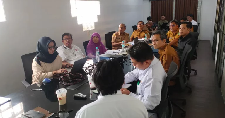 Suasana rapat koordinasi tim penyusun Cagar Biosfer MATA PANDAWA di Pontianak.