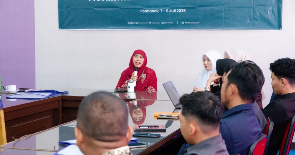 Dekan Fahutan UNTAN Dr Ir Farah Diba memberikan sambutan pembukaan Bimtek FM DMPG 2026.