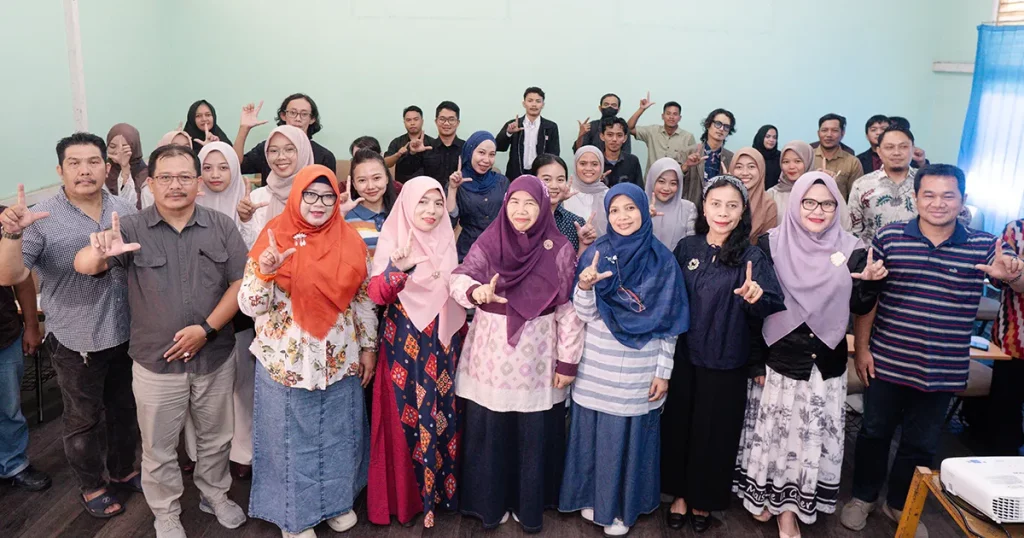 Foto bersama panitia pelaksana DMPG 2026 dan seluruh peserta seleksi wawancara di Fahutan UNTAN.