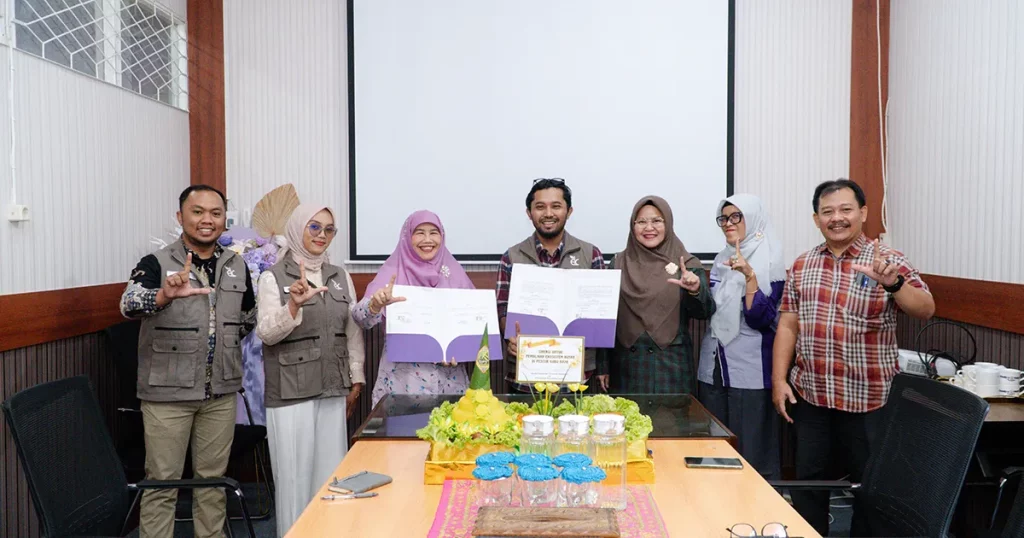 Penandatanganan dokumen MoU dan MoA antara Fahutan UNTAN dan PT EKL Pontianak.
