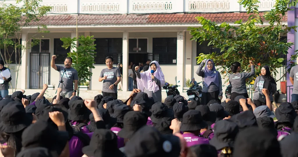 Penutupan resmi Matrikulasi Fahutan UNTAN 2026 oleh Dekan Dr Ir Farah Diba di lapangan kampus baru.