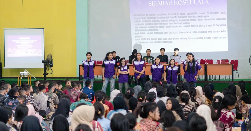 Pengenalan Ormawa BEM DPM dan UKM Fakultas Kehutanan UNTAN pada PKKMB 2026.