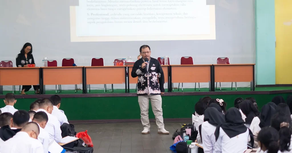 Wakil Dekan Bidang Akademik Dr Ir M Sofwan Anwari memaparkan kurikulum dan profil lulusan Fahutan UNTAN.