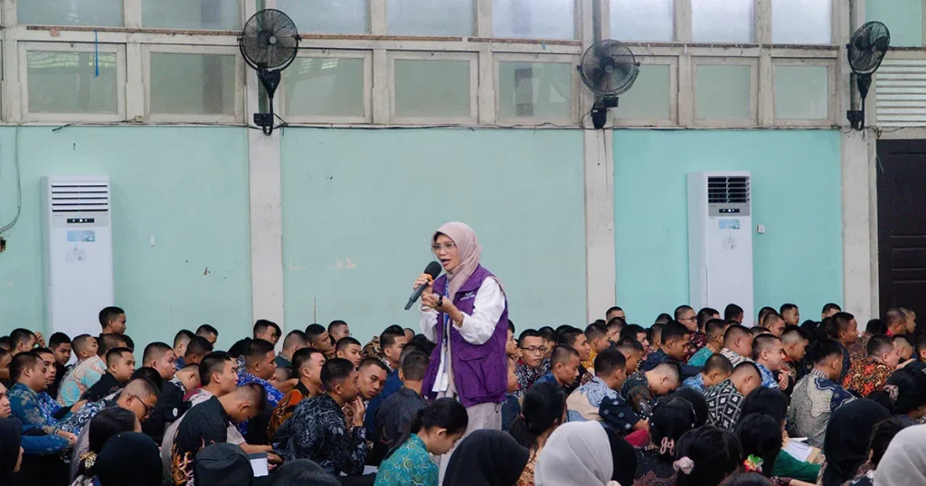 Inayah SHut MM dari Satgas PPKPT UNTAN menyampaikan materi pencegahan kekerasan kampus.