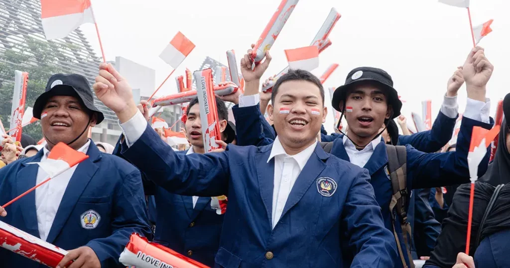 Mahasiswa Fakultas Kehutanan UNTAN merayakan semangat kemerdekaan pada Upacara HUT ke-81 RI.