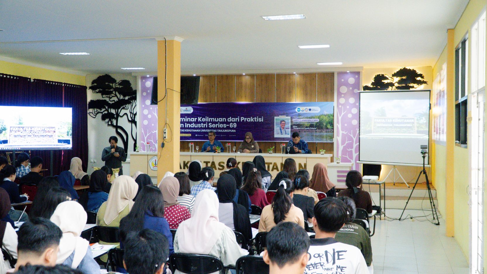 Peserta mengikuti pembukaan RAMIN Series-69 di Aula Bungur Fahutan UNTAN.