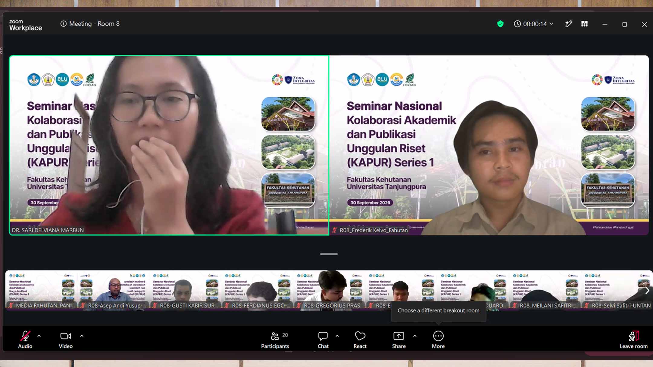 Tampilan Room 8 Zoom dengan dua panel video besar dan deretan video peserta KAPUR Series 1.